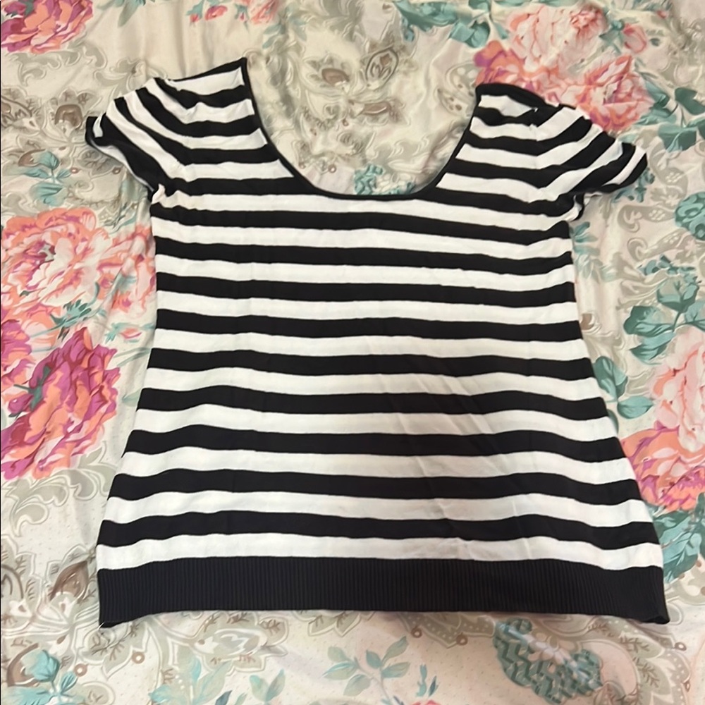 Derek Heart Black and White Fitted Cap Sleeve Tee
